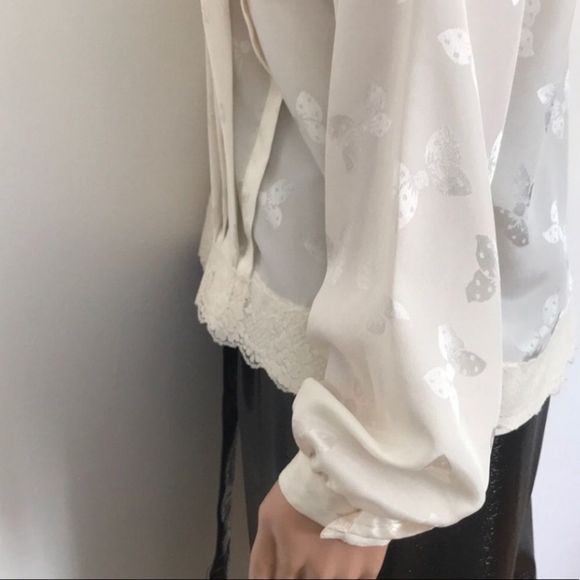 Vintage Off White Pleated Front Top With Bows - Picture 7 of 16